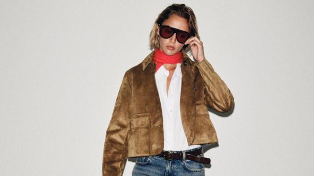 Chaqueta de efecto ante de Zara.