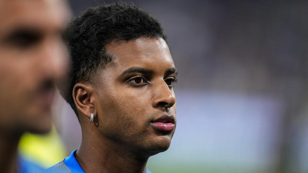 Rodrygo, en el calentamiento del Real Madrid en el partido contra Osasuna