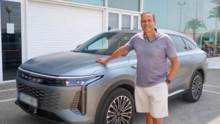 Pablo con su Omoda 9.