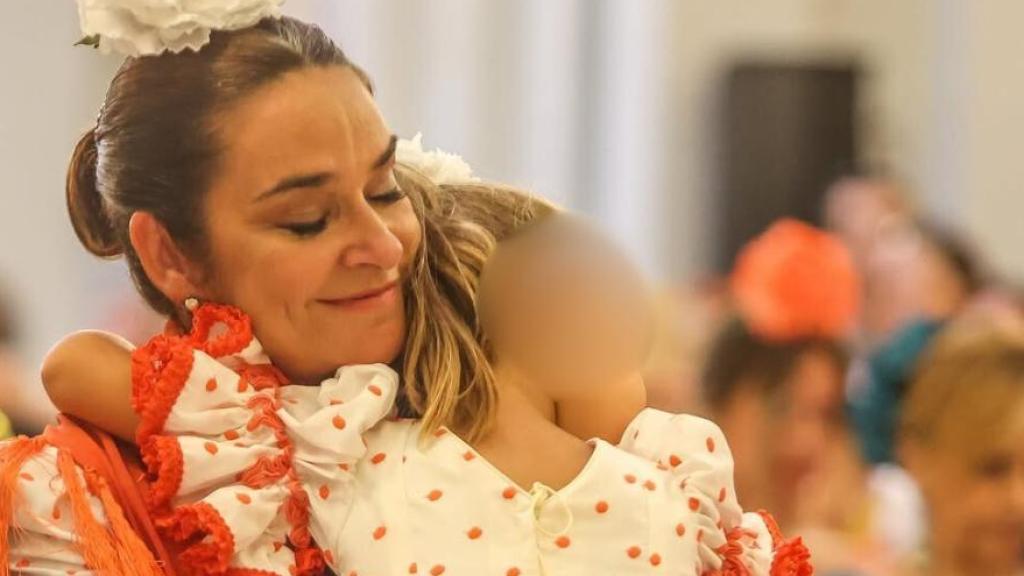 Toñi Moreno, junto a su hija.