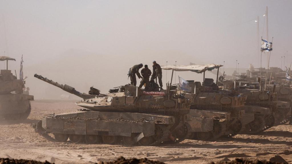 Tanques israelíes en la frontera con Gaza.