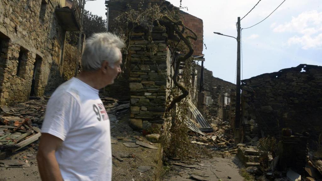 Vista tras el incendio en San Vicente de Leira en Villamartín de Valdeorras