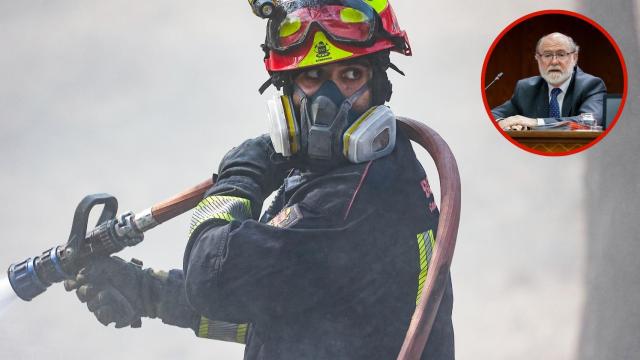 Un bombero de la Comunidad de Madrid y Jesús Casas, presidente de Tragsa.