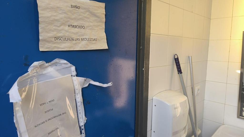 'Atascado' es el cartel que cuelga en otra de las instalaciones.