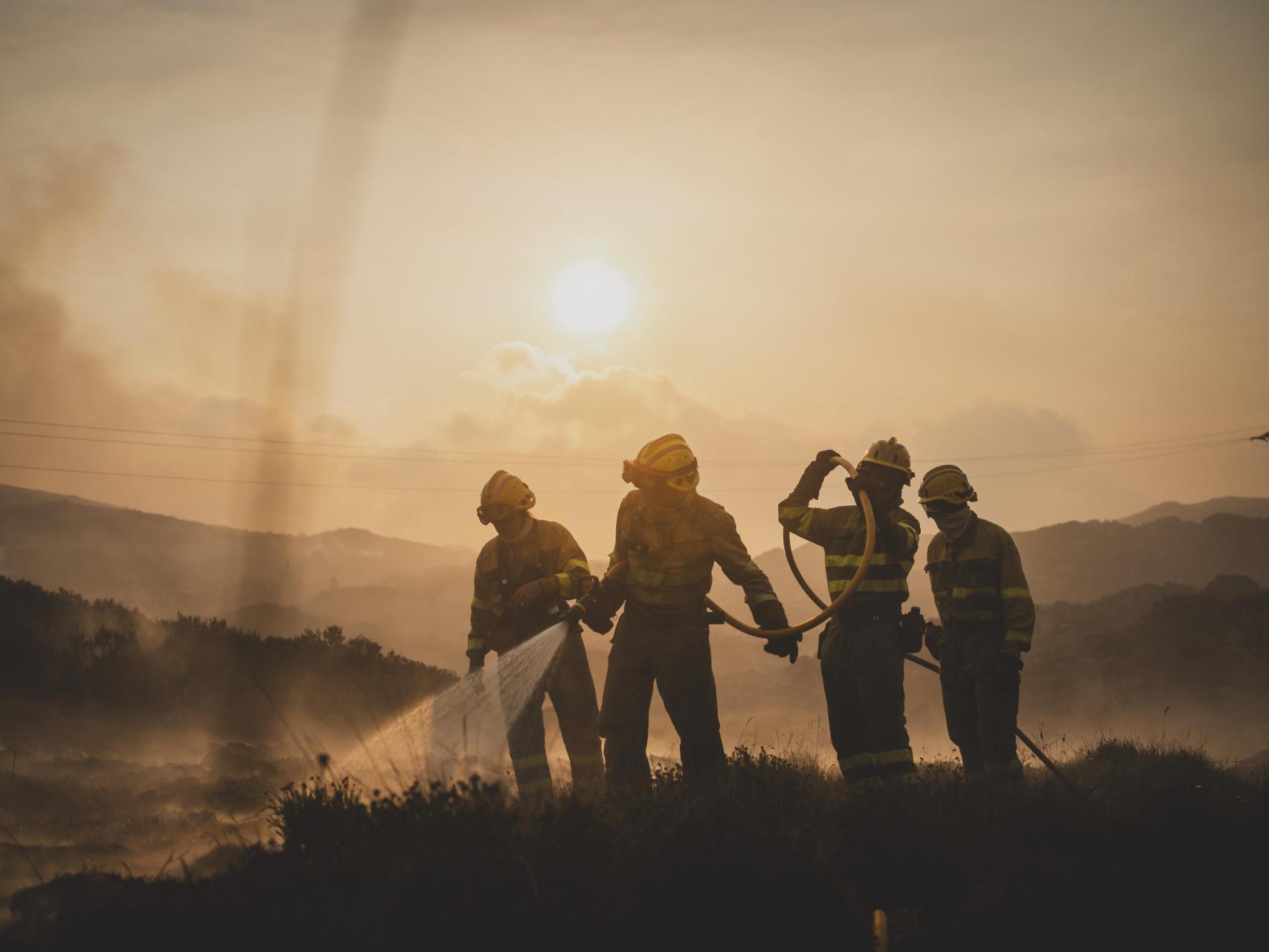 La lucha de la brigada de incendios de Irene contra el fuego en Valdeinfierno