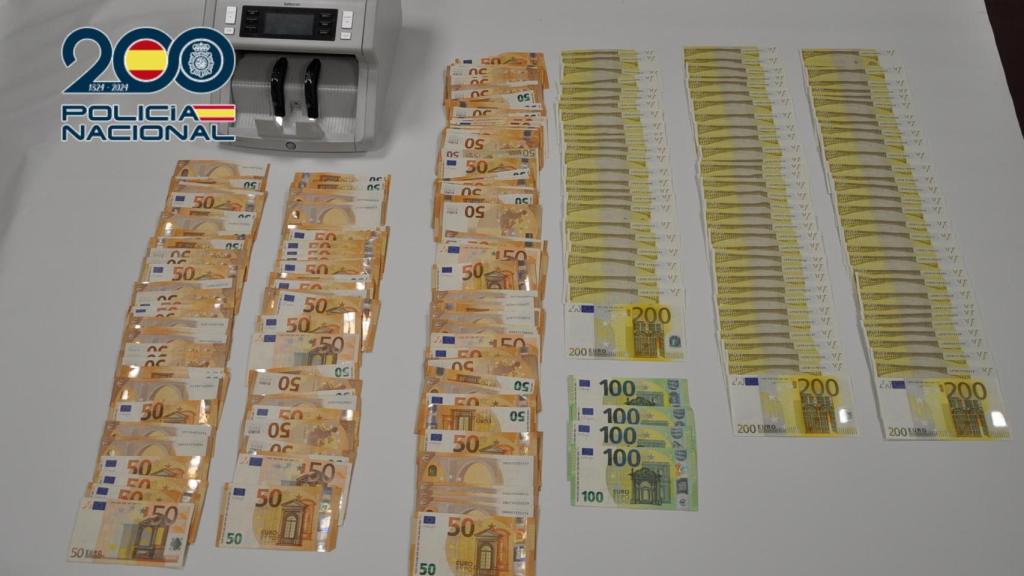 El dinero rodo intervenido.