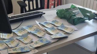 Billetes hallados en el interior de un bote de refresco