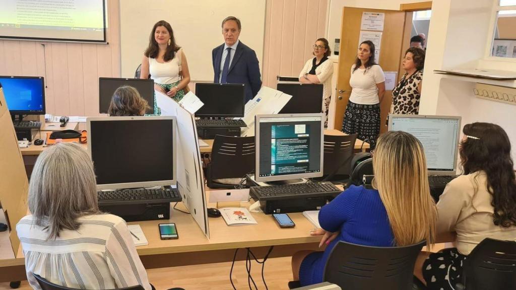 El alcalde de Salamanca, Carlos García Carbayo durante una visita a un curso del proyecto Laboris Helmántica