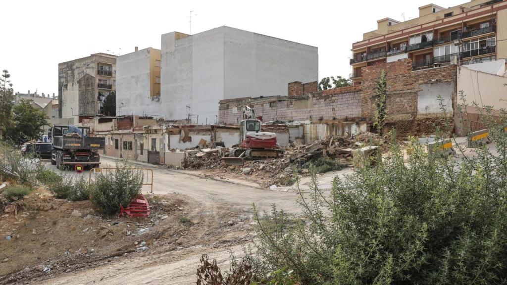 El Ayuntamiento de Torrent inicia la demolición urgente de 45 inmuebles.  EFE/Manuel Bruque