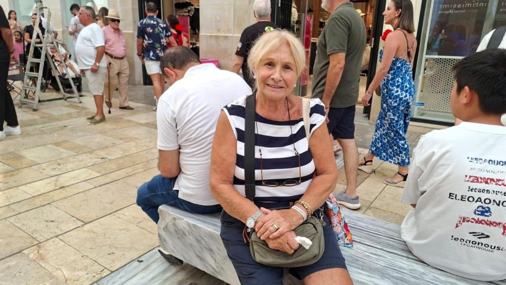 Ana en calle Larios durante la Feria de Málaga.
