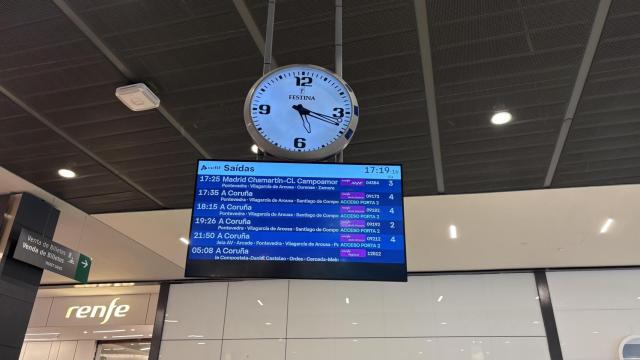 Pantalla que muestra la salida desde Vialia del tren a Madrid.