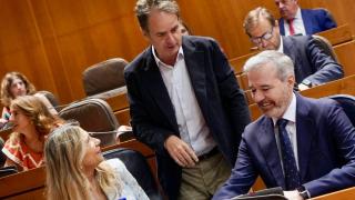 Roberto Bermúdez de Castro, con Mar Vaquero y Jorge Azcón en las Cortes.