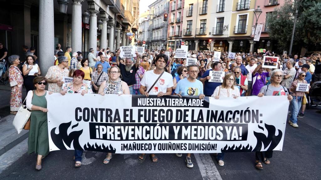 Manifestación bajo el lema 'Nuestra tierra arde. Contra el fuego de la inacción: ¡Prevención y medios ya!'