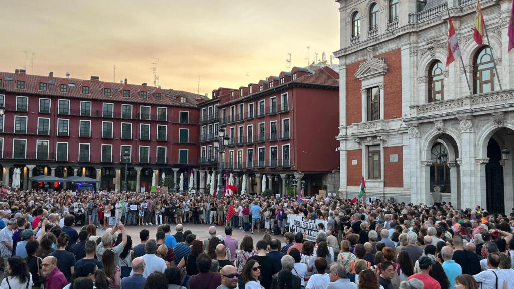 Según fuentes policiales, se han dado cita más de 1.500 manifestantes.