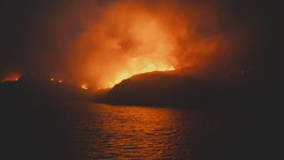 La lucha de la brigada de incendios de Irene contra el fuego en Valdeinfierno
