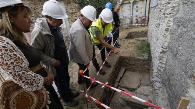 Los trabajos impulsados por la Xunta en la Iglesia de Esperante en Lugo sacan a la luz una ventana del prerrománico asturiano