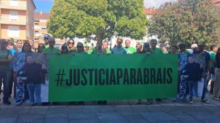 Concentración ante los juzgados de Tui (Pontevedra) para rechazar la puesta en libertad del conductor que arrolló al motorista Brais Otero en O Rosal, causándole la muerte, y abandonando el lugar del siniestro