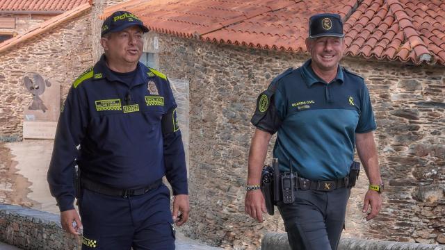 Agentes policiales de Colombia participan en los dispositivos de seguridad del Camino de Santiago