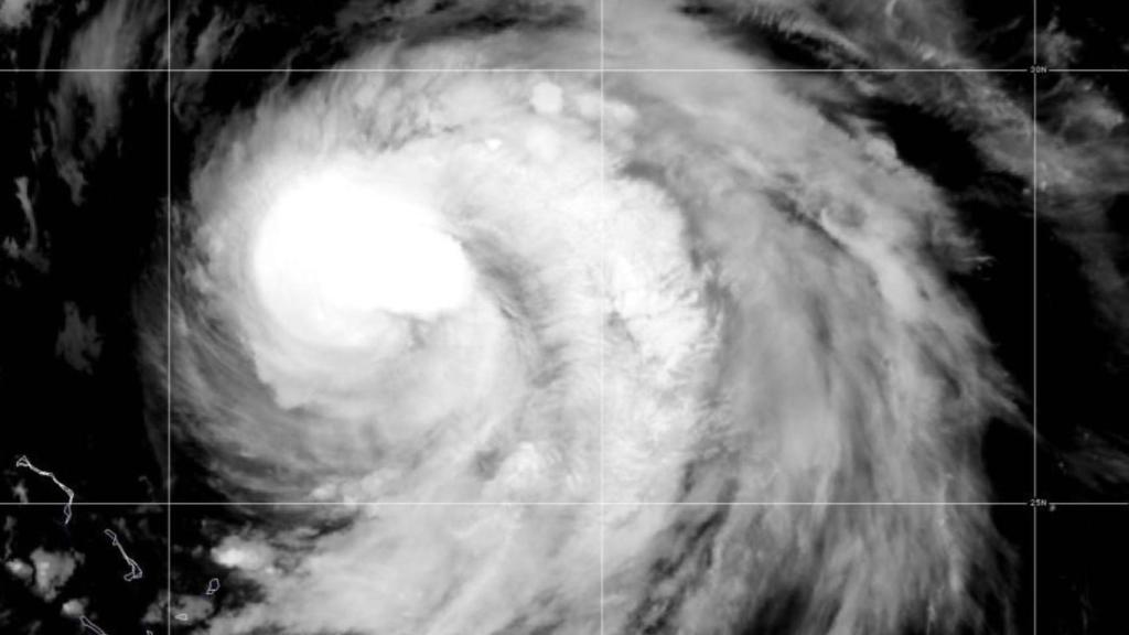 Imagen satelital del huracán Erin en la noche del martes 19 de agosto.