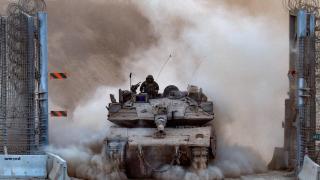 Un tanque Merkava de Israel ingresando en la Franja de Gaza