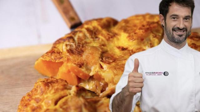 El chef Joseba Arguiñano y una ración de tortilla de patata.