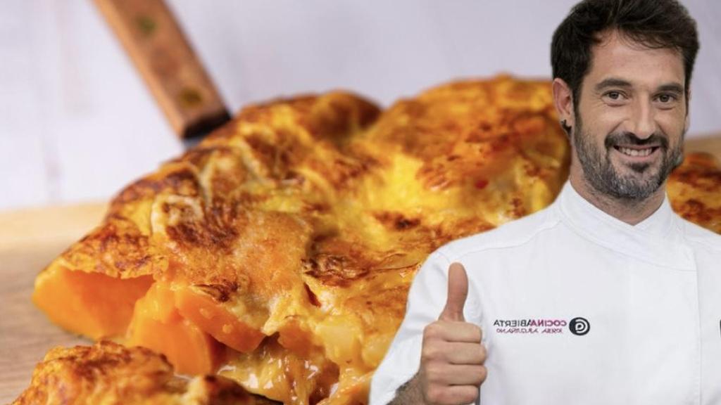 El chef Joseba Arguiñano y una ración de tortilla de patata.
