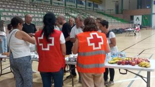 Punto de avituallamiento para los afectados de Cruz Roja en León