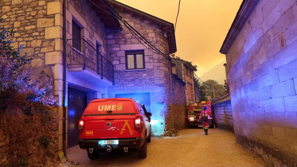 La UME en Vigo de Sanabria durante el incendio