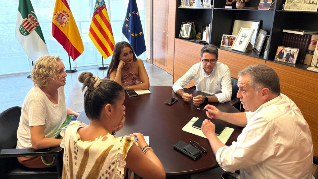 La reunión de este jueves en Sant Vicent, con el director general Bartolomé Pérez.