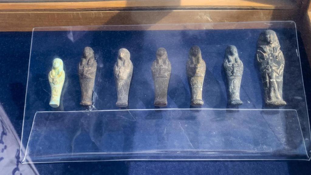 Varias de las piezas rescatadas de la ciudad sumergida de Canopo. Foto: Pablo de Aguinaco / EFE