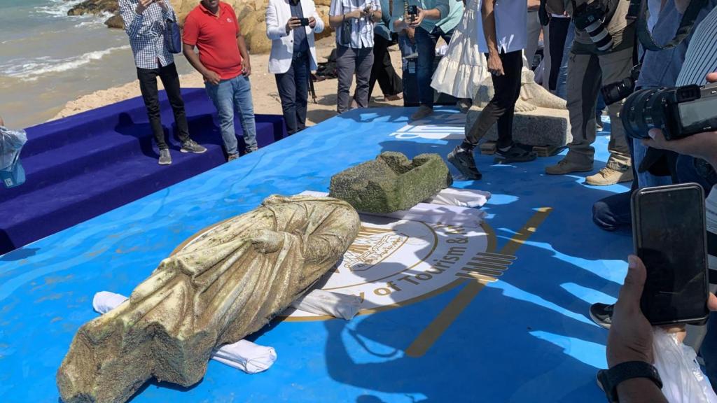 Una de las estatuas recuperadas. Foto: Pablo de Aguinaco / EFE