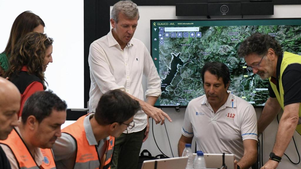 El presidente gallego, Alfonso Rueda, el 14 de agosto en el Centro de Coordinación Provincial de lucha contra incendios de Orense.