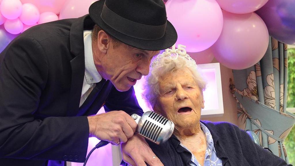 Ether Caterham celebra su 115 cumpleaños