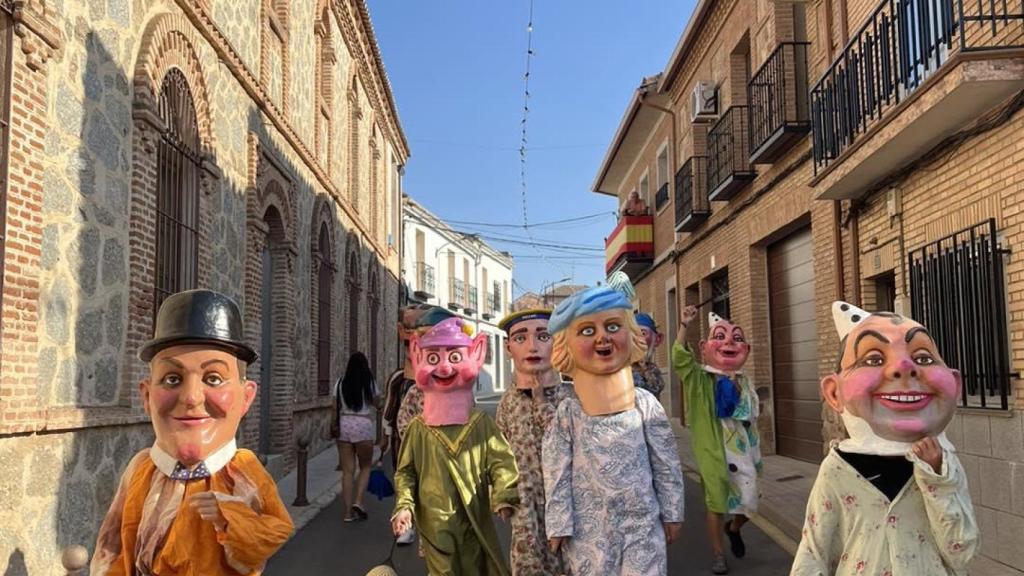 Desfile de gigantes y cabezudos de la localidad de Gálvez en 2024