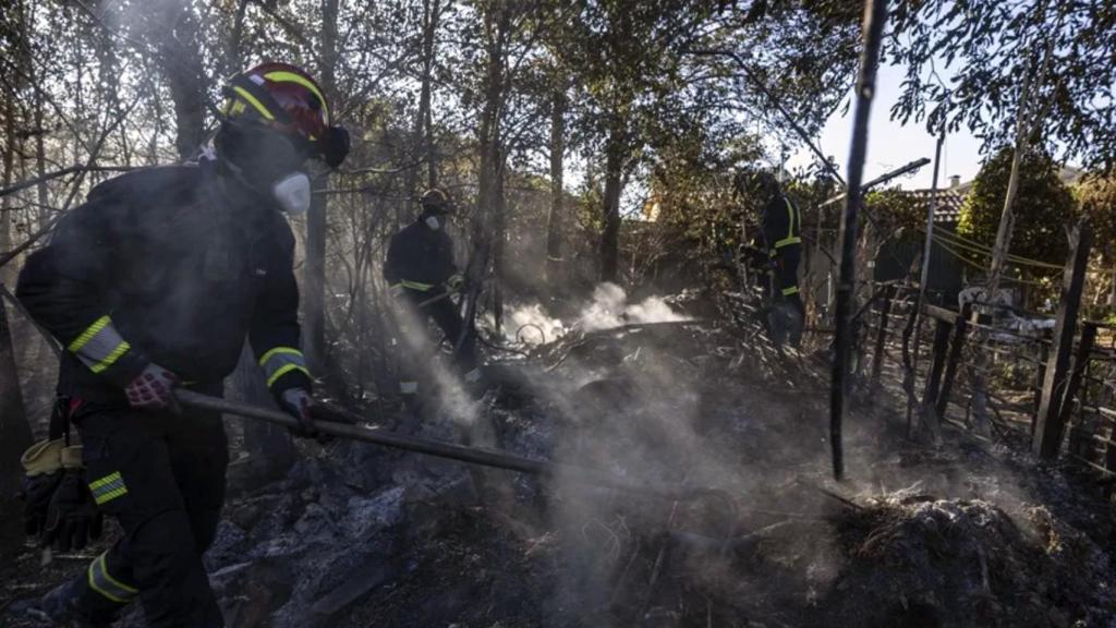 Las primeras hipótesis del incendio de Méntrida, en Toledo, señalan que las llamas podrían haberse debido a una colilla.