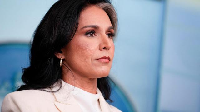 Tulsi Gabbard, directora nacional de Inteligencia de EEUU, en una rueda de prensa en la Casa Blanca el 23 de julio de 2025.
