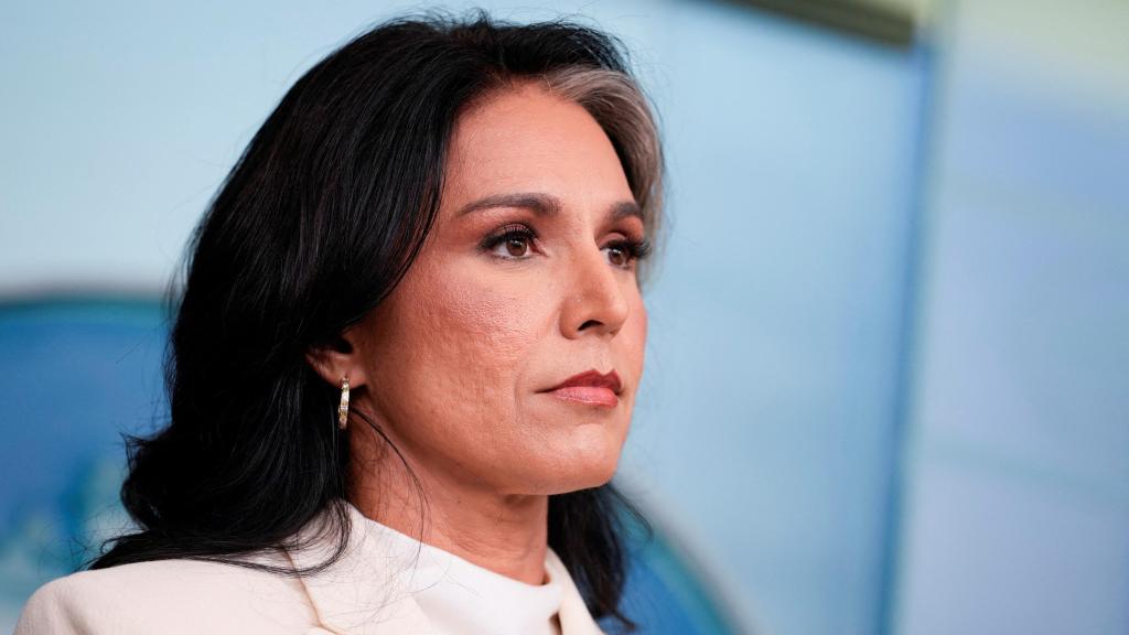 Tulsi Gabbard, directora nacional de Inteligencia de EEUU, en una rueda de prensa en la Casa Blanca el 23 de julio de 2025.