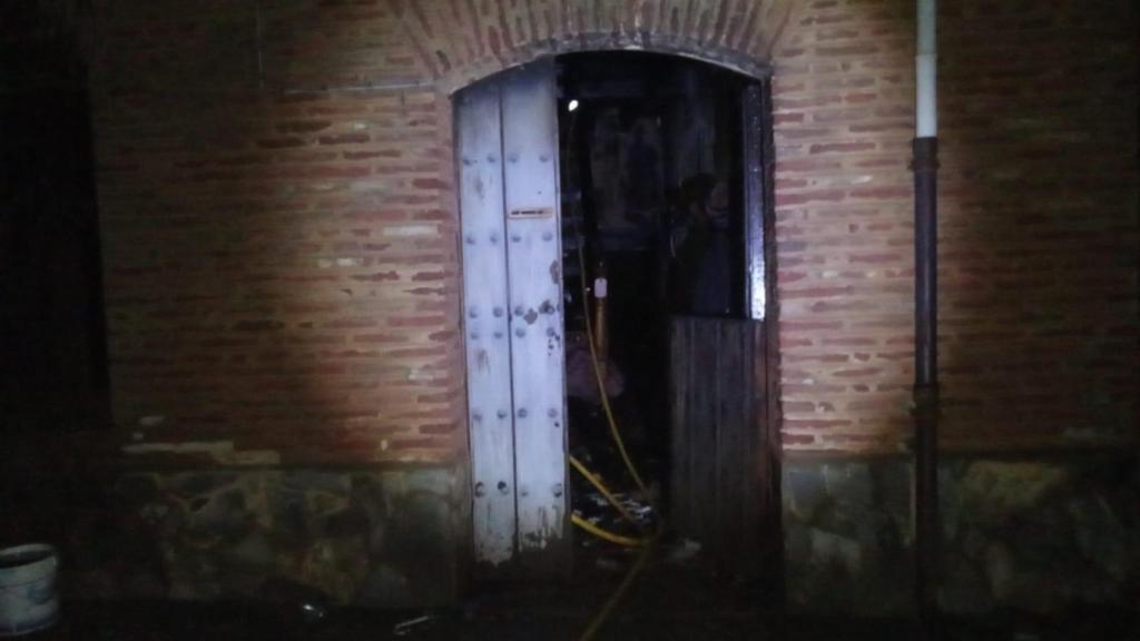 Exterior de la vivienda calcinada