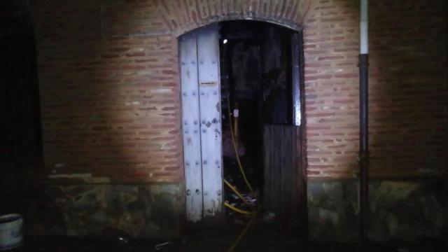 Exterior de la vivienda calcinada