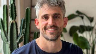 El veterinario Víctor Algra.