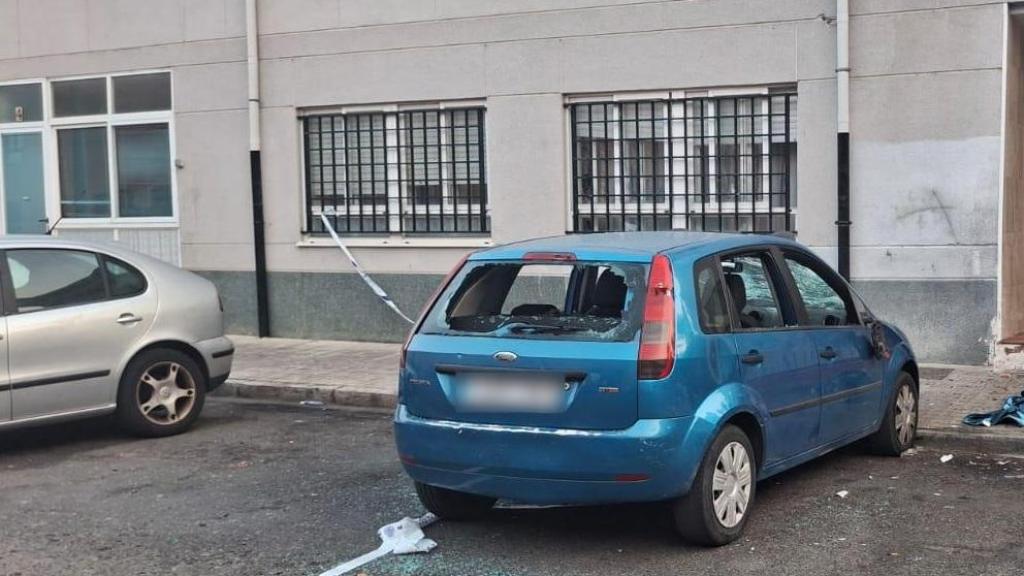Uno de los coches vandalizados tras el tiroteo en Ávila (1)