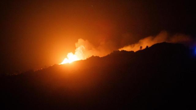 Vista del incendio forestal en la parroquia de Mougás, en Oia (Pontevedra), a 21 de agosto de 2025