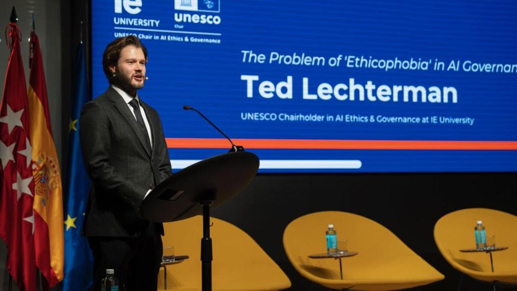 Ted Lechterman, director de la Cátedra de ética y gobernanza de la IA de la UNESCO.