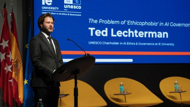 Ted Lechterman, director de la Cátedra de ética y gobernanza de la IA de la UNESCO.