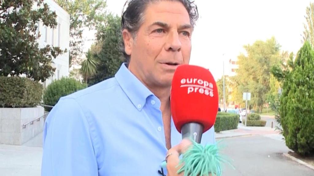 Rafael Dona, atendiendo a las cámaras de Europa Press.