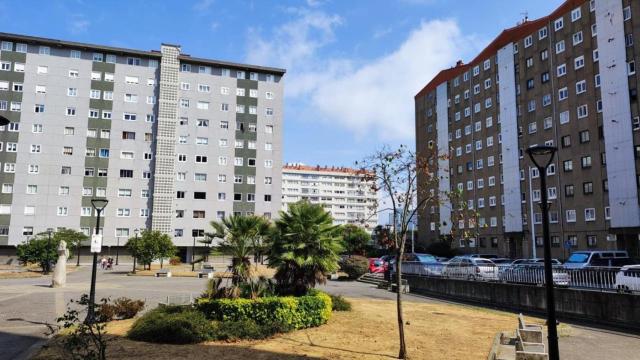 Tres grandes bloques de viviendas en el barrio de Elviña, en A Coruña.