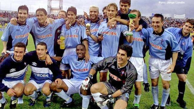 La plantilla del Celta, ganadora de la Copa Intertoto en el 2000