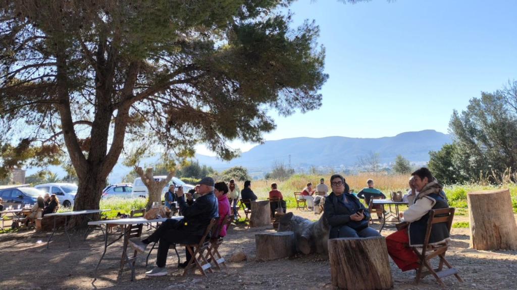 En el mercadillo también puedes sentarte a merendar