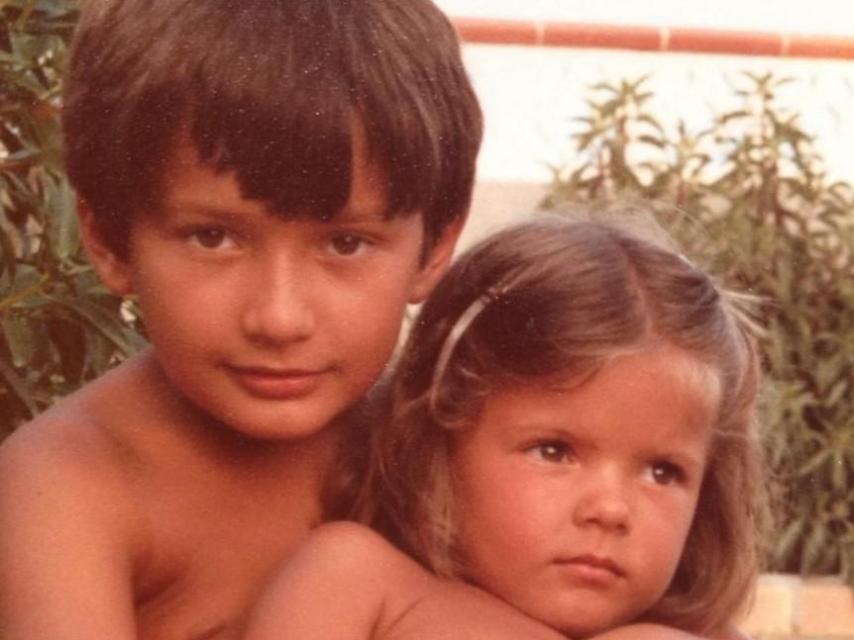 Alberto y Laura de pequeños.