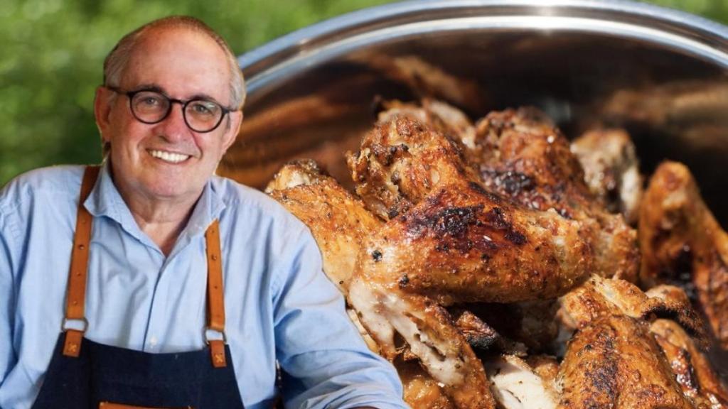 Plato con pollo al ajillo y el cocinero Rafael Antonín, (Rafuel en Instagram).